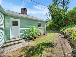 8221 23rd Avenue NE, Seattle WA 98115
