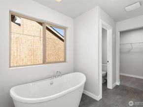 12611 SE 256th Place 17, Kent WA 98030