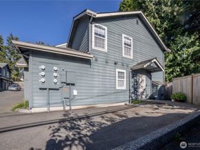 15633 44th Avenue W B1, Lynnwood WA 98087