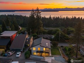 7602 44th Avenue SW, Seattle WA 98136