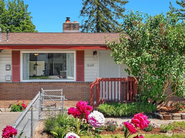 16022 11th Avenue SW, Burien WA 98166
