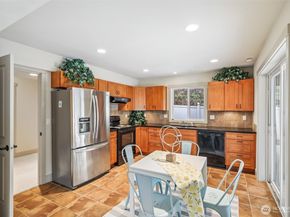 15831 SE 43rd Place, Bellevue WA 98006