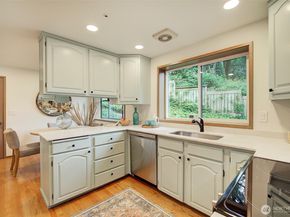 19616 61st Place NE 8, Kenmore WA 98028
