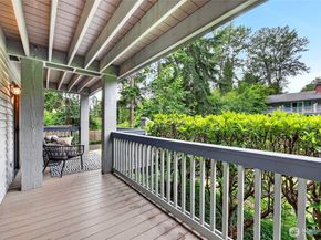 19616 61st Place NE 8, Kenmore WA 98028