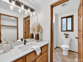 19616 61st Place NE 8, Kenmore WA 98028