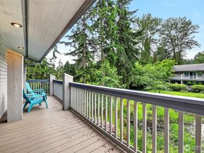 19616 61st Place NE 8, Kenmore WA 98028