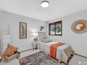 19616 61st Place NE 8, Kenmore WA 98028