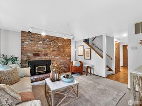 19616 61st Place NE 8, Kenmore WA 98028