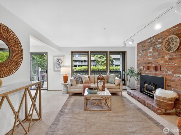 19616 61st Place NE 8, Kenmore WA 98028