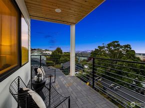 3450 37th Avenue SW B, Seattle WA 98126