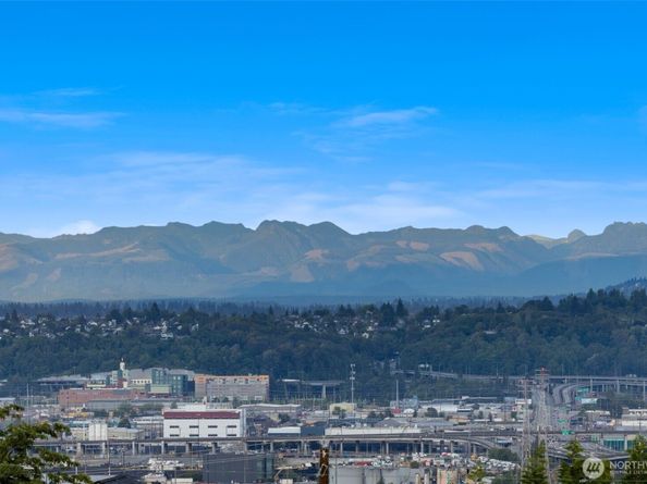 3450 37th Avenue SW B, Seattle WA 98126