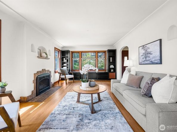 8248 16th Avenue NE, Seattle WA 98115