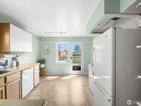 8248 16th Avenue NE, Seattle WA 98115