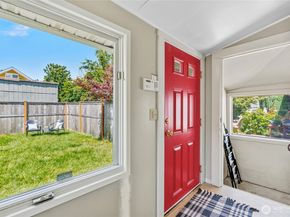4051 19th Avenue SW, Seattle WA 98106
