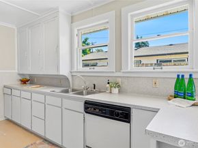 4051 19th Avenue SW, Seattle WA 98106