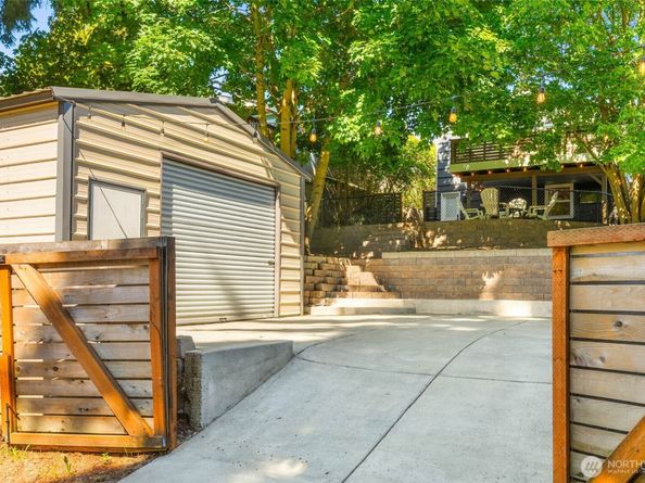 10025 Ashworth Avenue N, Seattle WA 98133