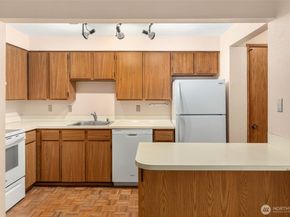 12715 NE 120th Street C3, Kirkland WA 98034