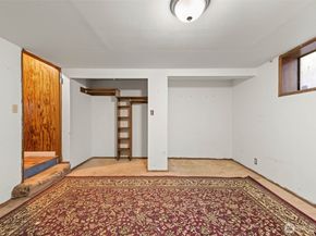 11419 Crestwood Drive S, Seattle WA 98178