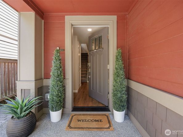 3204 SW Holly St, Seattle WA 98126