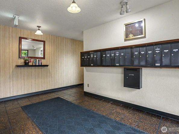 2625 13th Avenue W 201, Seattle WA 98119