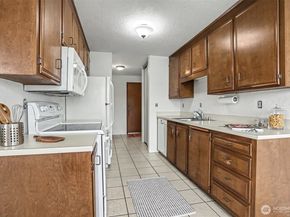 2625 13th Avenue W 201, Seattle WA 98119