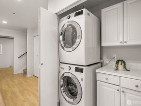 2400 8th Avenue N 2, Seattle WA 98109