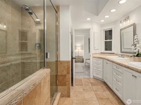 933 6th Place S, Kirkland WA 98033