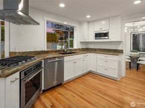 933 6th Place S, Kirkland WA 98033