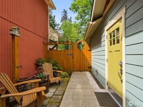 11837 Venice Loop NE, Bainbridge Island WA 98110