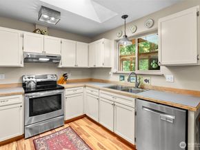 11837 Venice Loop NE, Bainbridge Island WA 98110