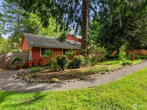 11837 Venice Loop NE, Bainbridge Island WA 98110