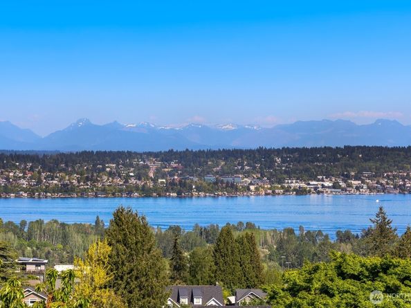 7044 50th Avenue NE, Seattle WA 98115