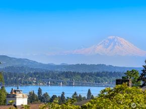 7044 50th Avenue NE, Seattle WA 98115