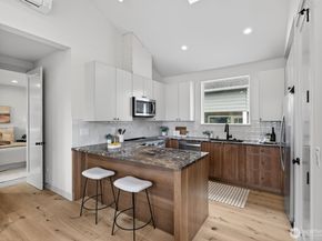 11737 40th Avenue NE B, Seattle WA 98125