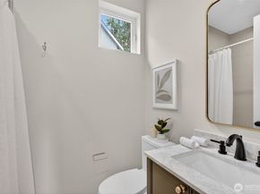 11737 40th Avenue NE B, Seattle WA 98125