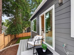 11737 40th Avenue NE B, Seattle WA 98125