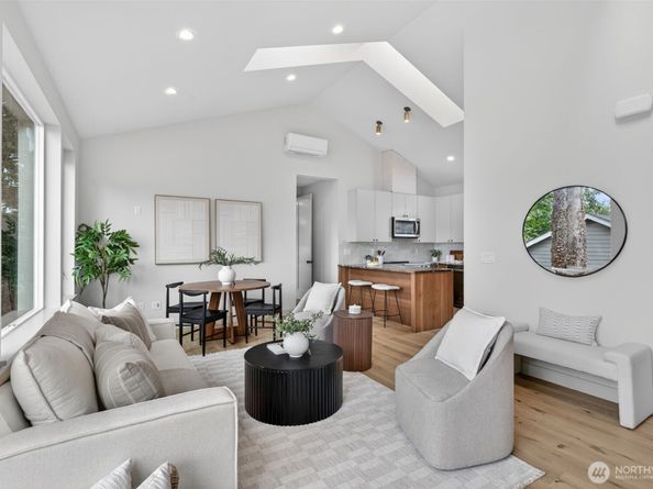 11737 40th Avenue NE B, Seattle WA 98125