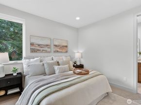 11737 40th Avenue NE B, Seattle WA 98125