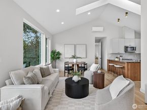 11737 40th Avenue NE B, Seattle WA 98125