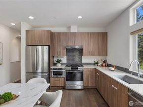18309 11TH Avenue NE B, Shoreline WA 98155