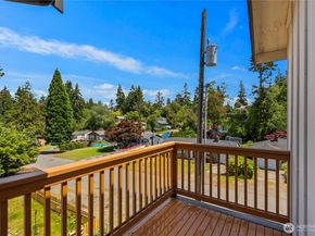 18309 11TH Avenue NE B, Shoreline WA 98155