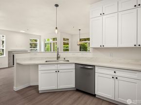 515 241st Lane SE W2, Sammamish WA 98074