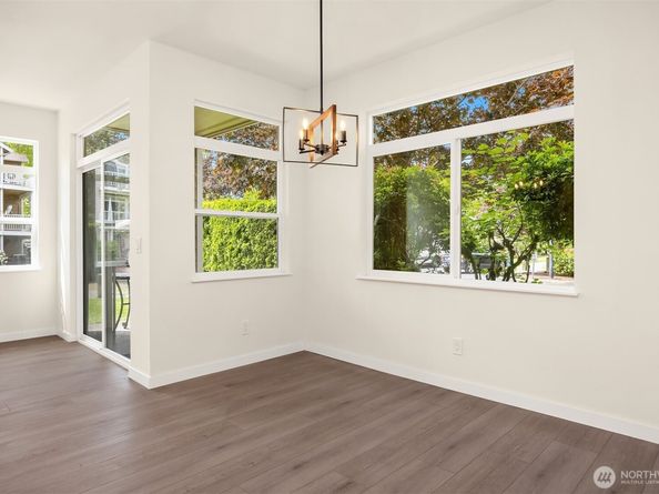 515 241st Lane SE W2, Sammamish WA 98074