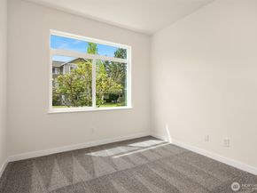515 241st Lane SE W2, Sammamish WA 98074