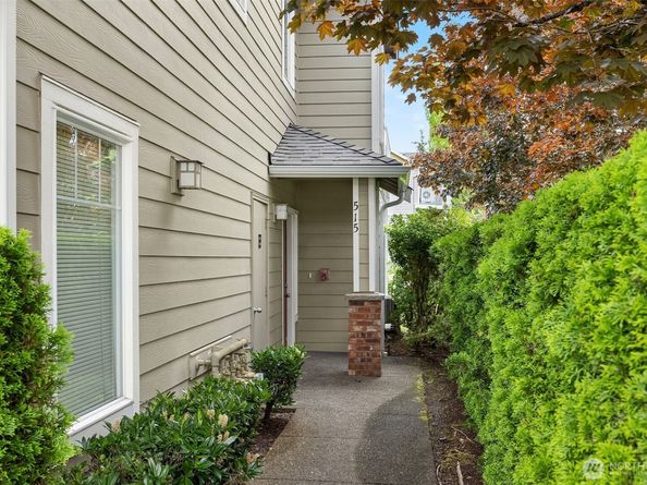 515 241st Lane SE W2, Sammamish WA 98074