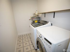 215 SW 100th Street B102, Everett WA 98201
