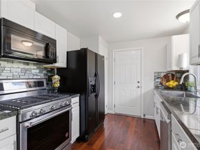 847 NE Michelle Court, Bremerton WA 98311