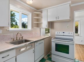 16604 11th Avenue SW, Burien WA 98166