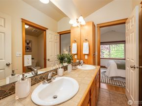 8517 B Stone Avenue N, Seattle WA 98103