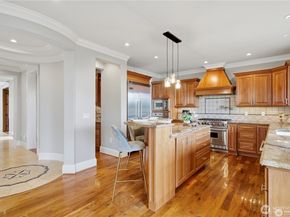 217 7th Avenue W, Kirkland WA 98033